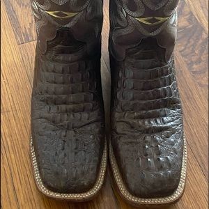 Men’s western boots size 7. Only used for a couple of hours.